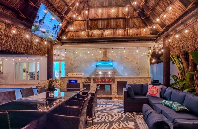 Spacious 5-bedroom house in brilliant Fort Lauderdale with WiFi, AC