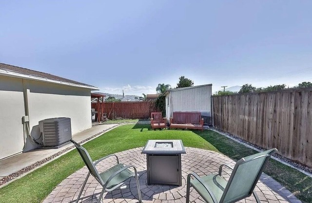 Spacious 5-bedroom house with WiFi and AC in fabulous Spring Valley