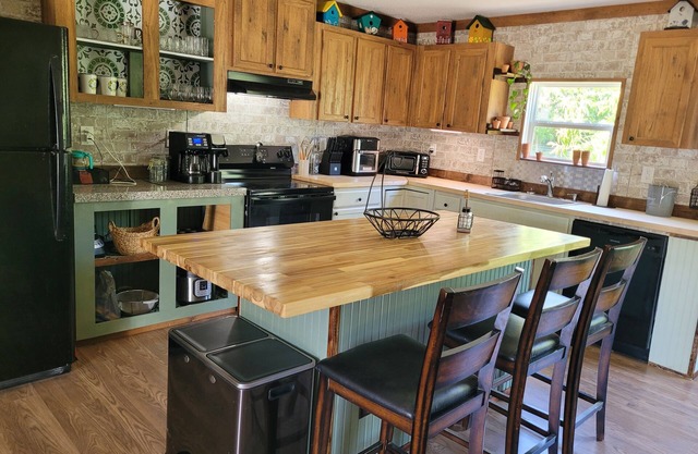 Spacious 5-bedroom/3 bath mobile home on an Orchard of 5 acres in Alachua