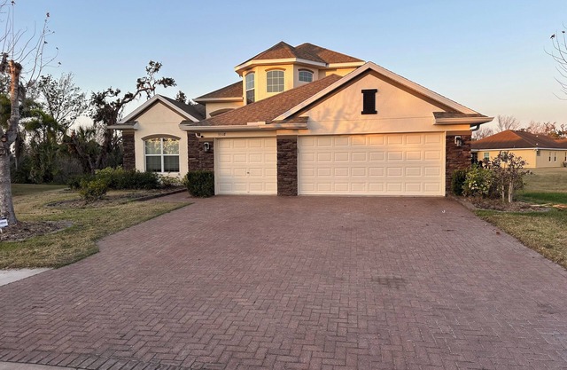 Spacious 5-bedroom 3 full Bath house on large lot & cul-de-sac close to beaches