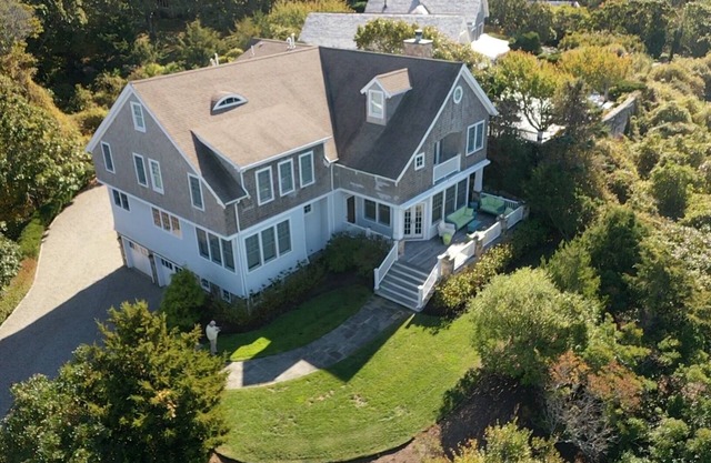 Spacious 5-bedroom estate with access to private beach in peaceful Falmouth