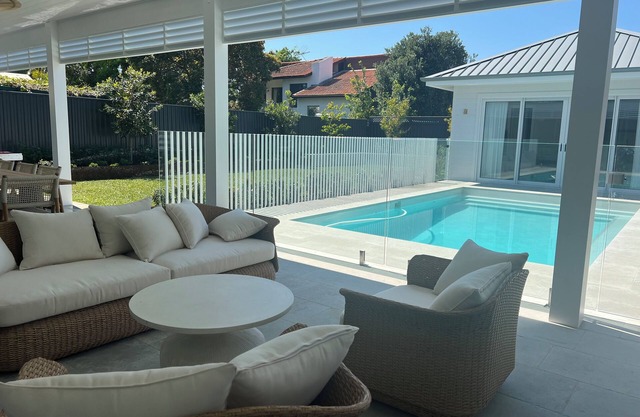 Spacious 5-bedroom house in cool Cottesloe with AC, WiFi