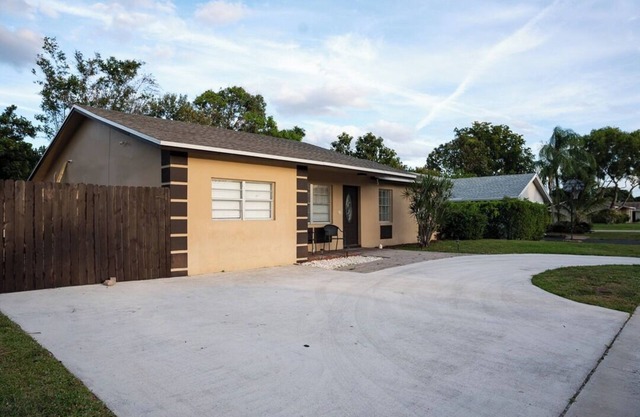 Spacious 5-bedroom house in West Boca Raton WiFi, AC, Deerfield Beach -11.5 Mi