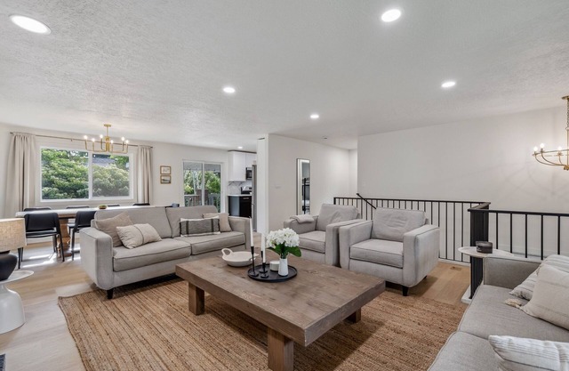 Spacious 5-bedroom house in enchanting Hillsboro