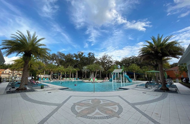 Spacious 5-Bedroom Home - Private Pool *Disney*