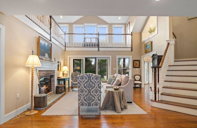 Spacious 5-bedroom house in charming Nantucket with WiFi and AC