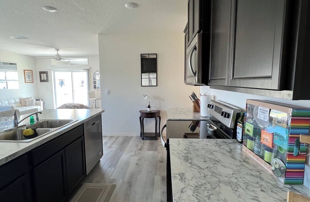 Spacious 5-bedroom house with AC, WiFi in fantastic Rockledge