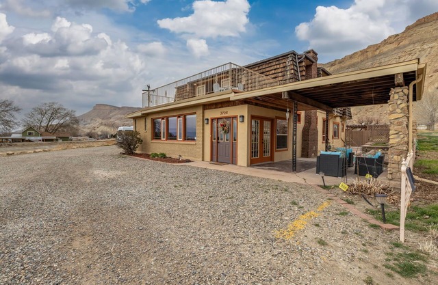 Spacious 5-bedroom house with WiFi, AC in charming Palisade
