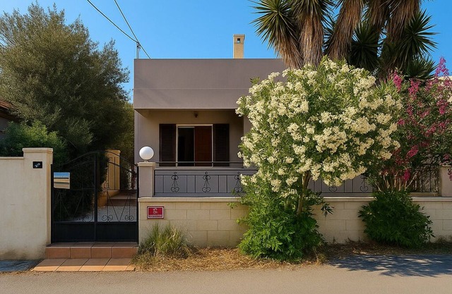 Spacious 5-bedroom house in Heraklion with WiFi, AC