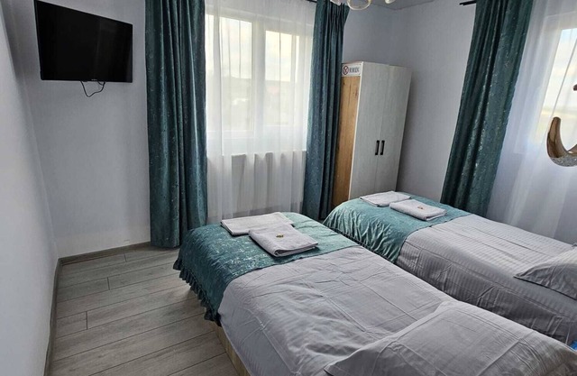 Spacious 5-bedroom house in charming Iasi/Lețcani with AC, WiFi