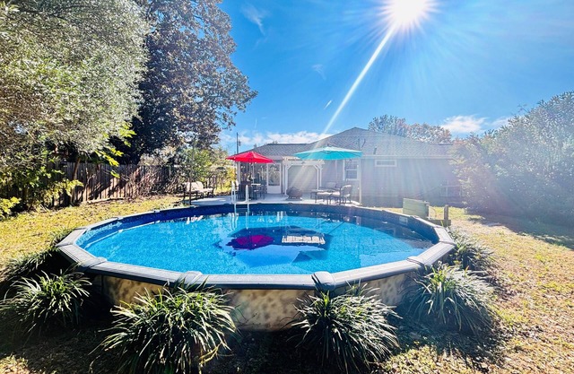 Spacious 5-bedroom house with AC, WiFi in pleasant Alachua