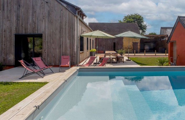 Spacious 5-Bedroom House with Private Pool, Games Room, and Terrace in Changé