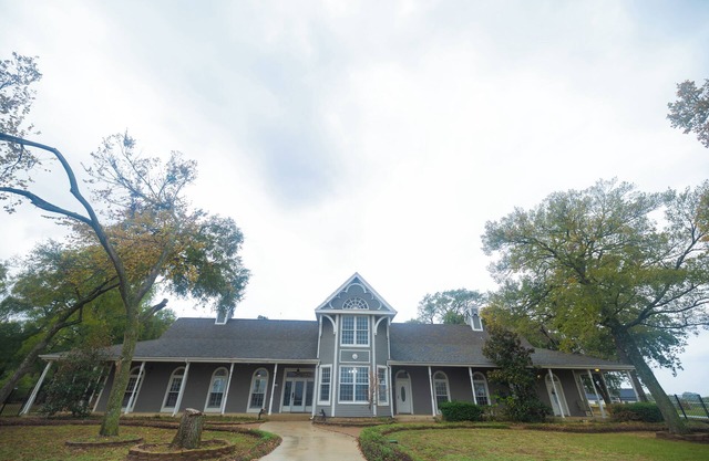 Spacious 5-bedroom Ranch house in Aubrey with WiFi and AC