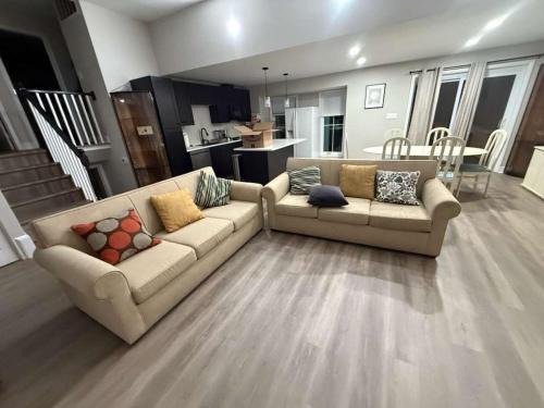 Spacious 5 bedroom single family home sleeps 12 with driveway near DC