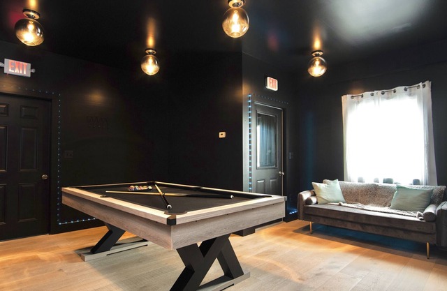 Spacious 5 bedroom Modern Rental w/ POOL TABLE
