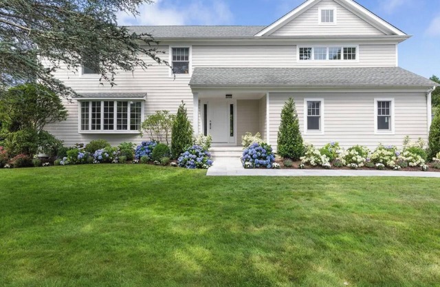 Spacious 5-Bedroom, 4.5 Bath Beach House in Enchanting Village of Southampton