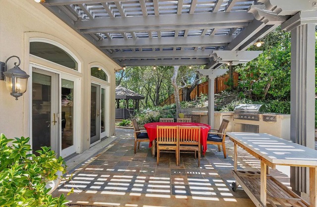 Spacious 5-bedroom villa with Hot Tub/Pool