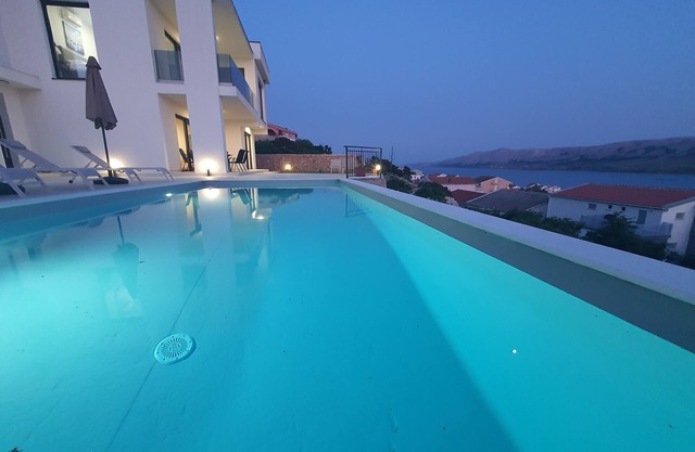 Spacious 5-bedroom villa in lovely Zubovići with private pool and sea view