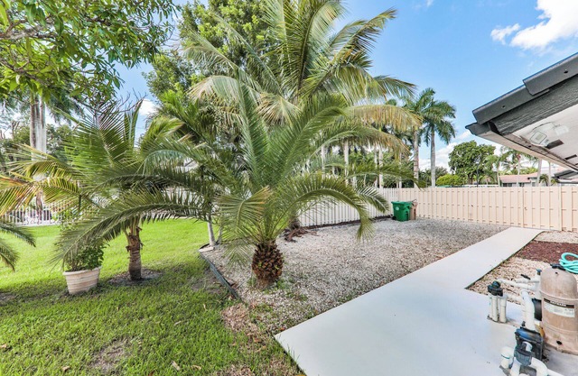 Spacious 5-bedroom villa in charming Aventra with WiFi, AC
