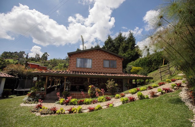 Spacious 5-bedroom villa in Guarne-15 min from airport Jose Maria Cordova