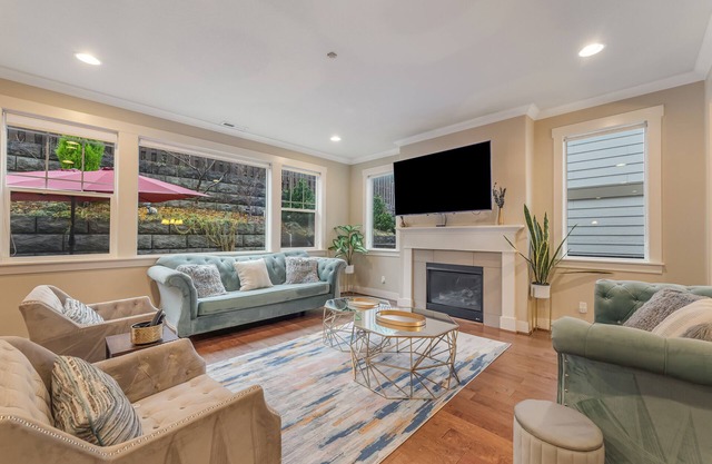 Spacious 5-BR Family Home w/Backyard, AC, WiFi – Kid-Friendly Neighborhood!