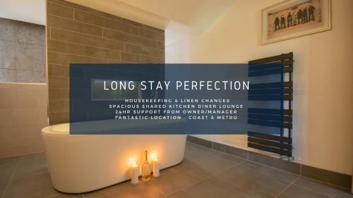 Spacious 5 Double Bedroom 6 Beds Townhouse 2 Bathrooms, Ideal for long term contractor, etc stays, 15 mins drive to Nissan, 10 mins walk to metro station - see our site for assurance