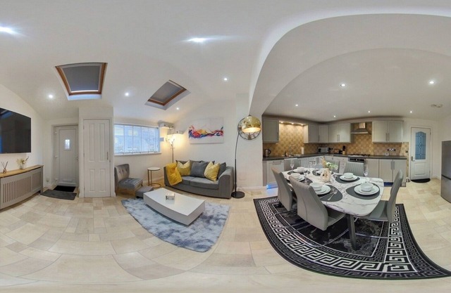 Spacious 5B Sunderland Home for Groups and Families