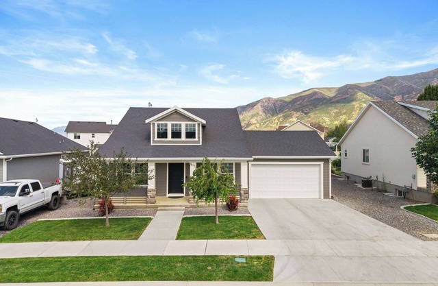 Spacious 5BR 3BA Santaquin Home with Yard, Patio, Garage & Fitness Room