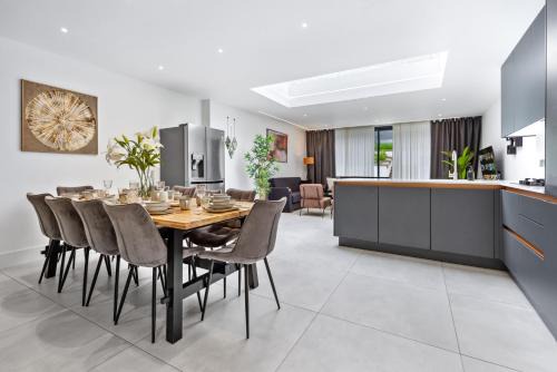 Spacious 5BR for Work Crews Parking & WiFi