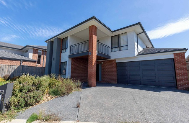 Spacious 5BR Waterfront Home|Workspace|Golf|City Views