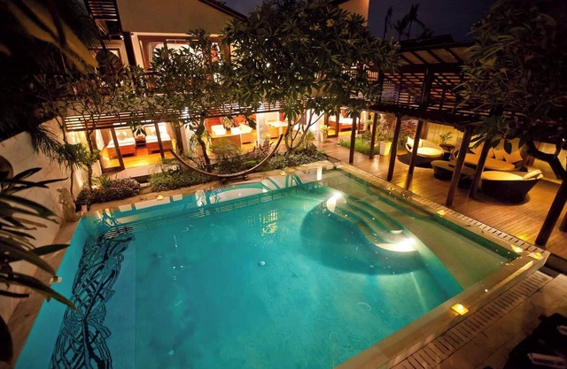 Spacious 6-bedroom villa near Mertasari Beach