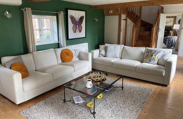 Spacious 6-Bed Countryside Home Surrounded by Nature