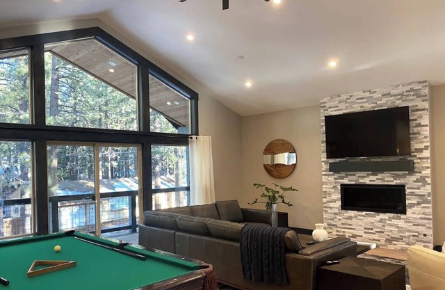 Spacious 6-bedroom Newer house in lovely South Lake Tahoen30 day stays or longer
