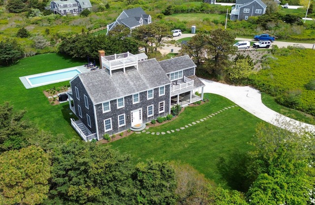 Spacious 6-bedroom House w/Pool - Walk to Beach!
