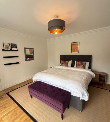 Spacious 6 Bedroom house, Luton
