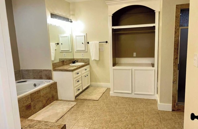 Spacious 6-bedroom house in charming Conroe on a stocked pond