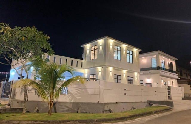 Spacious 6-bedroom house in brilliant Johor Bahru with AC