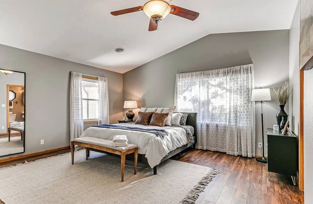 Spacious 6-bedroom retreat next to park—ideal for family & group getaways