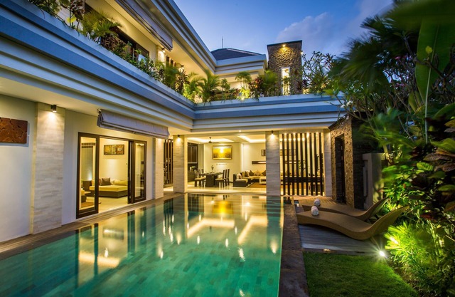 Spacious 6 bedroom villa with private pool near uluwatu and Jimbaran Beach.