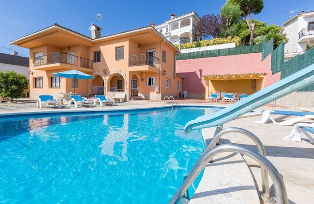 Spacious 6-bedroom villa in Blanes