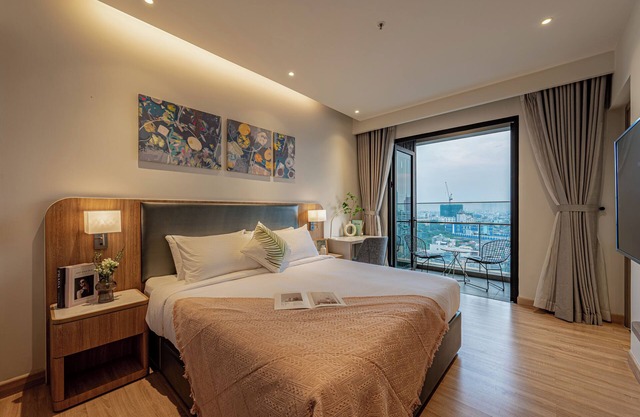 Spacious 7-bedroom Apartment in Dist 1, Central Location, Pool & Gym, Zenity