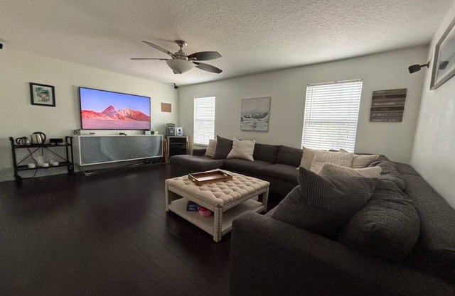 Spacious 7BR Home w/Lakeview & Hidden Rooms