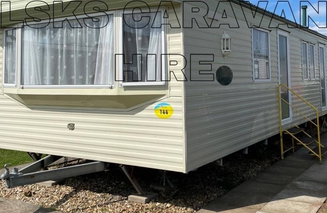 Spacious 8 Berth 3 Bedroom Caravan for Hire! Seaview Holiday Home Park. By Beach