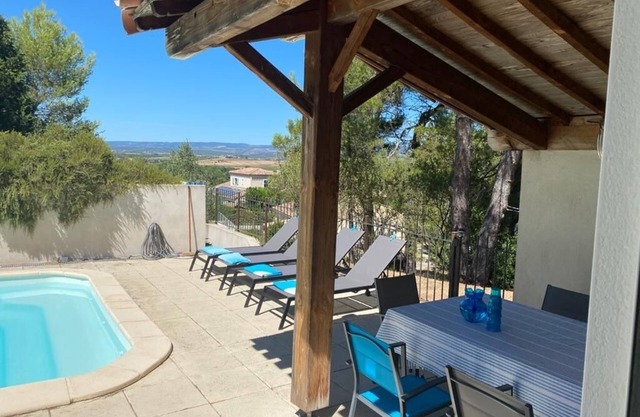 Spacious 8-person villa with private pool and fantastic views!