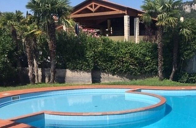 Spacious and comfortable apartment with pool and garden, near Garda and beach