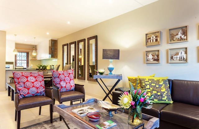 Spacious apartment walking distance to wonderful restaurants in Stellenbosch