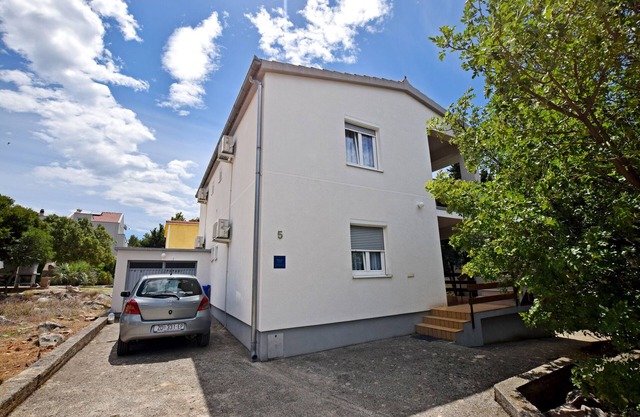 Spacious accommodation for 4-5 people in a quiet location