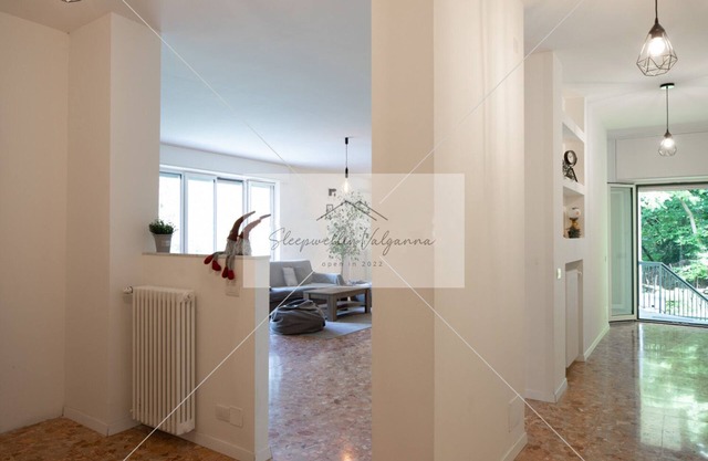 Spacious and bright apartment surrounded by greenery 10 minutes from Varese