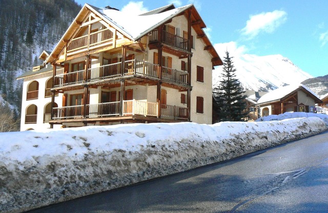 Spacious and bright apartment in the heart of the Queyras Arvieux