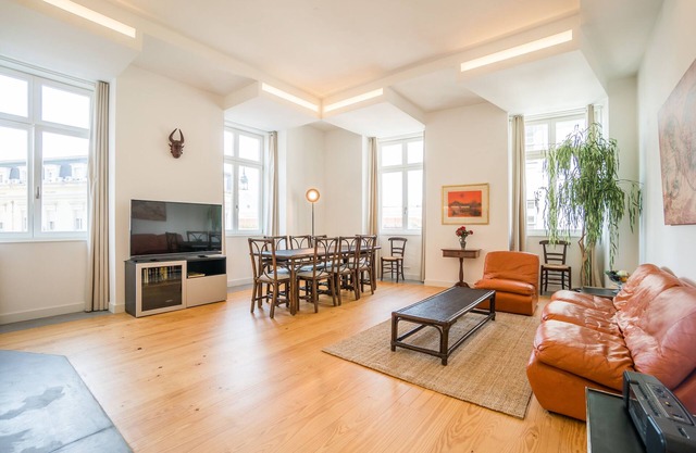 Spacious and bright Apartment in Cais Sodre